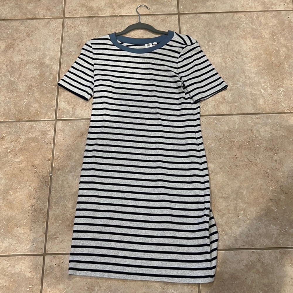 GAP size M navy and gray striped tshirt dress